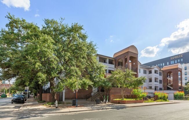 UT PRE LEASE: 3 BR / 2 BA West Campus Condo, Walk to UT Campus