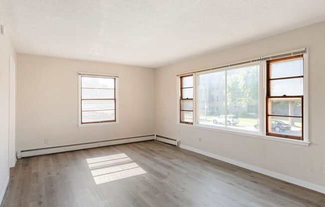 Studio, 1 bath, 350 sqft, $1,087, Unit 19