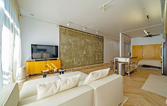 1 bed, 1 bath, 960 sqft, $2,700, Unit 714