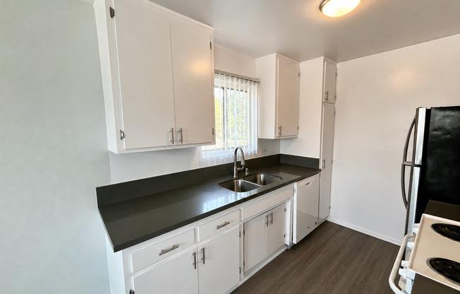 3 beds, 2 baths, 1,350 sqft, $2,898, Unit 45