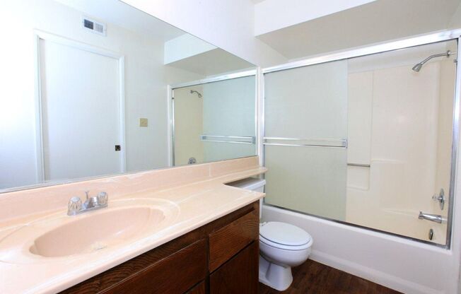 2 beds, 2 baths, 1,010 sqft, $1,595, Unit 6558