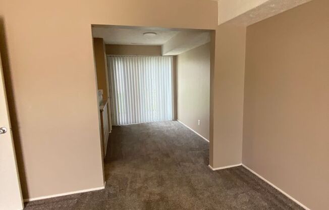 2 beds, 1 bath, 869 sqft, $1,139, Unit 12723T