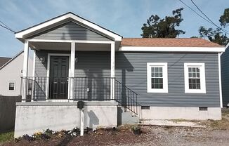 Cozy 2 Bedroom Bungalow in the Swansboro Area Available NOW!