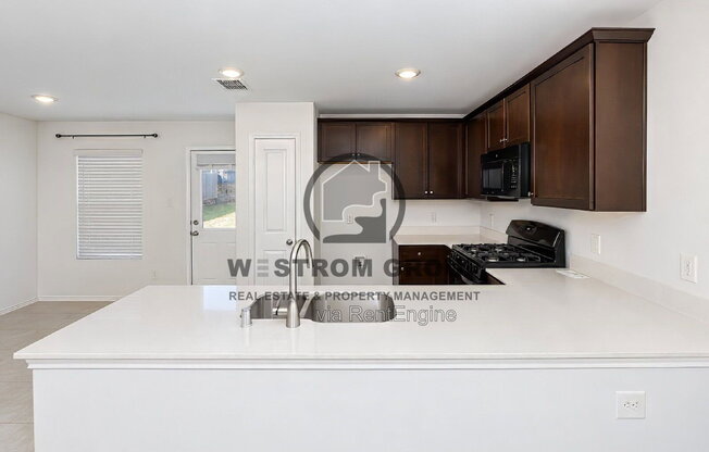 3 beds, 2 baths, 1,305 sqft, $1,945