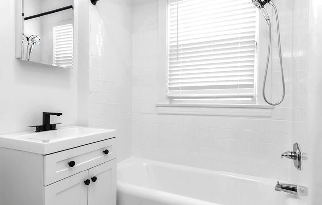 Studio, 1 bath, 560 sqft, $1,900, Unit 211