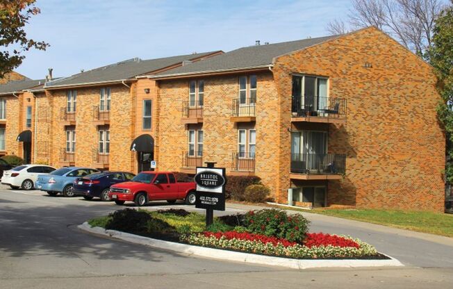 1 bed, 1 bath, 780 sqft, $979, Unit 013