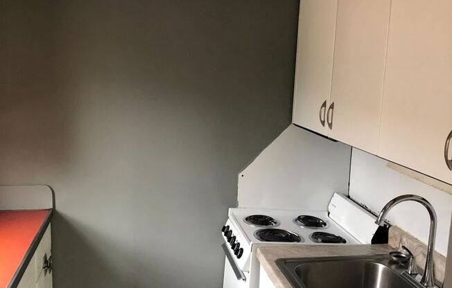 1 bed, 1 bath, 660 sqft, $700, Unit Apt 2