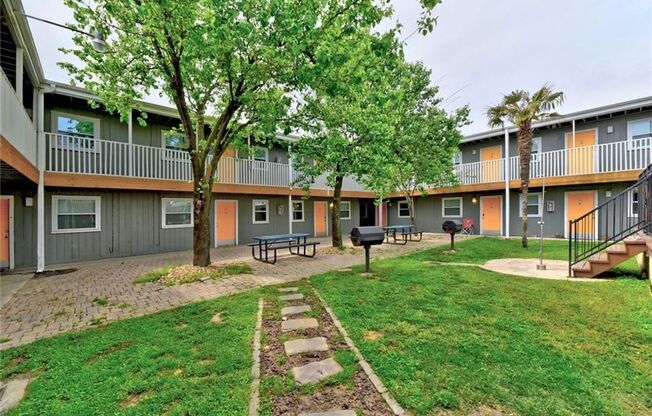 2401 Manor Rd Unit 102