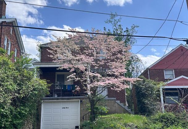 Updated 3 bed 1.5 bathroom home in Brentwood, PA!