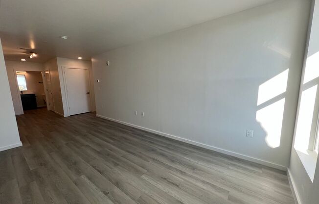 Studio, 1 bath, 450 sqft, $1,330, Unit 503