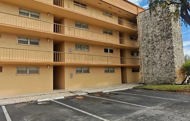 Welcome to Tampa Racquet Club – Where Comfort Meets Convenience!