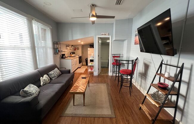 2 beds, 1 bath, $1,700, Unit # 5