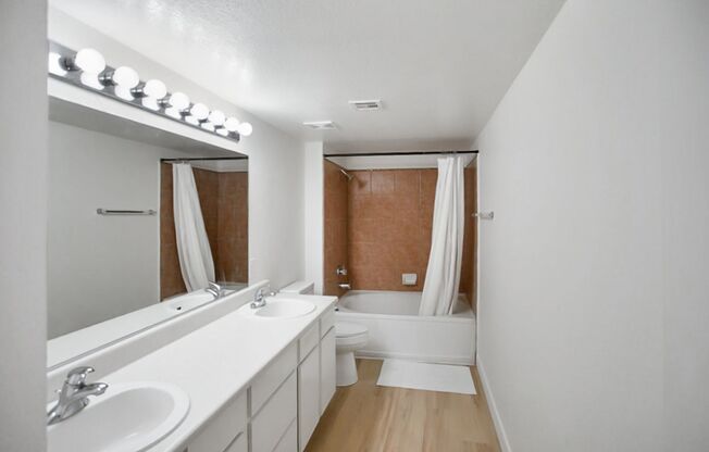 3 beds, 2 baths, $1,570, Unit # 2084