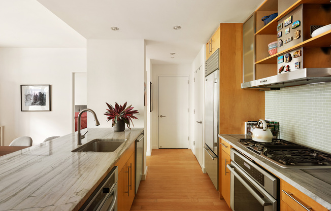 1 bed, 1 bath, 737 sqft, $6,300, Unit 18C