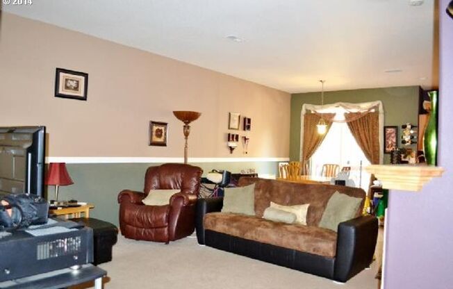 Bright Beaverton Townhome with Spacious Living Areas, Decorative Fireplace & Functional Kitchen