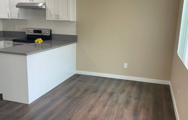 2 beds, 2 baths, 925 sqft, $2,500, Unit 42