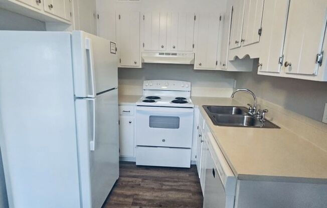 2 beds, 1 bath, 692 sqft, $995, Unit 100-K