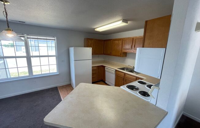 2 beds, 1 bath, $1,224