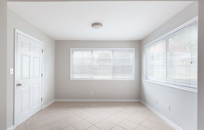 Very Spacious 2bd/2ba Condo in Brookhaven w/ Pool and Large Green Space!