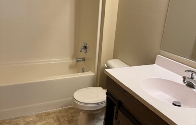 1 bed, 1 bath, 735 sqft, $925, Unit 109E