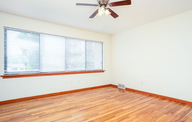 2 beds, 1 bath, 1,377 sqft, $1,795, Unit TH29