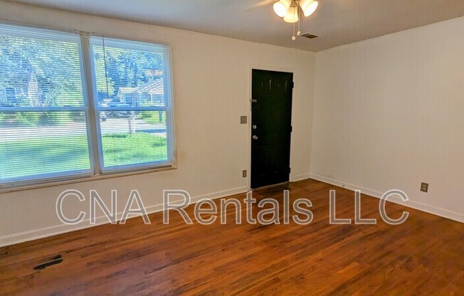 370 ROOSEVELT CIR NE