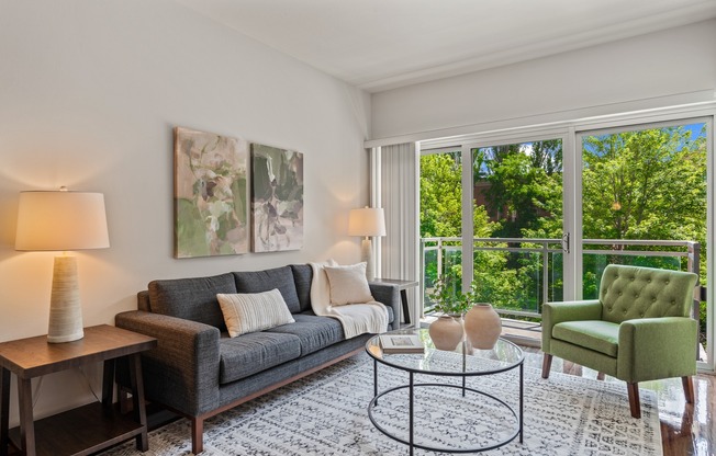 Apartments in Downtown Madison, Wisconsin. Domain Apartments offers luxury studio, 1 bedroom, 1 bedroom + Den, and 2 bedroom apartments.