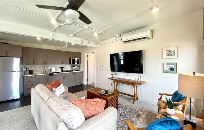 1 bed, 1 bath, 675 sqft, $1,800, Unit 219 N ALAMO #402