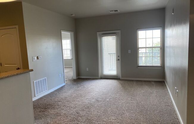 2 beds, 2 baths, 1,000 sqft, $1,273, Unit 3102