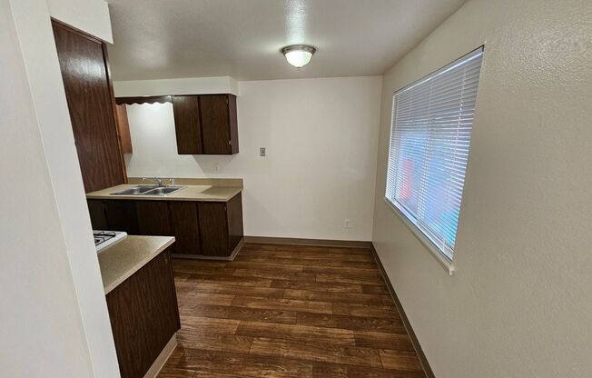 2 beds, 1 bath, $1,250, Unit 161