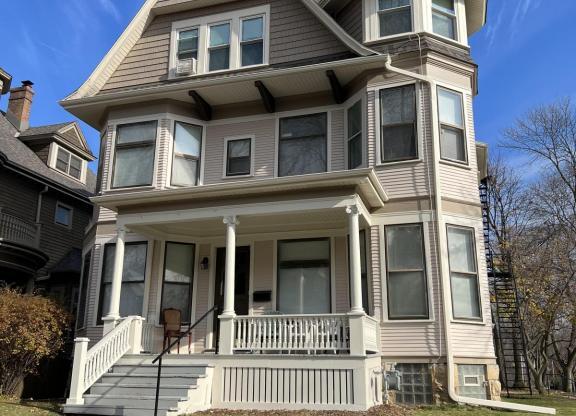 2704 N Hackett Ave #1