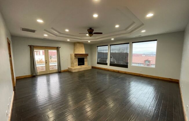3 bed 3 bath home - Located just below The D sign! MUST SEE PICTURES!