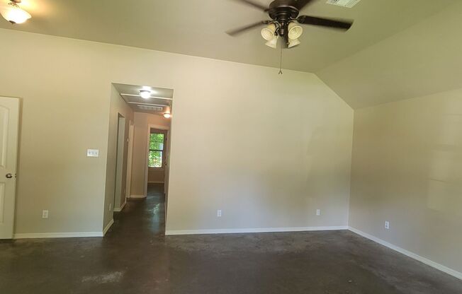 3 beds, 1 bath, $1,050