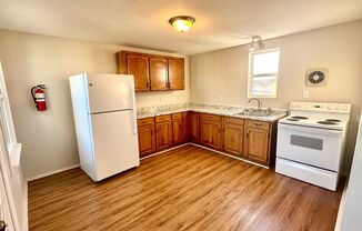 2 beds, 1 bath, $1,600, Unit Apt 2