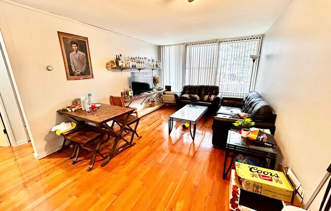 2 beds, 1 bath, 768 sqft, $2,380, Unit 322