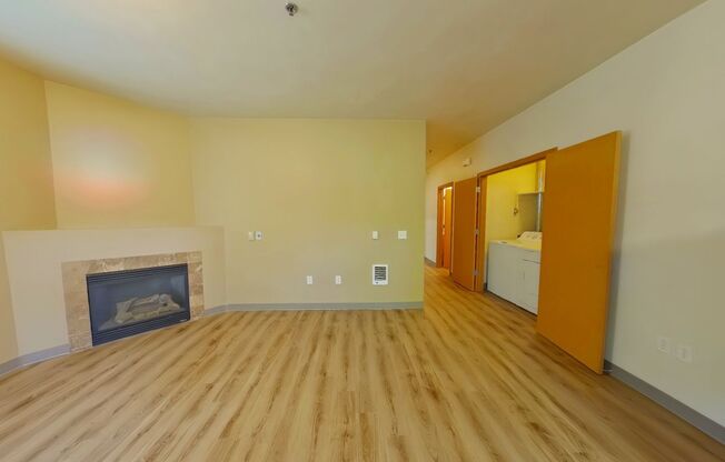 3 beds, 1.5 baths, $2,000, Unit 8