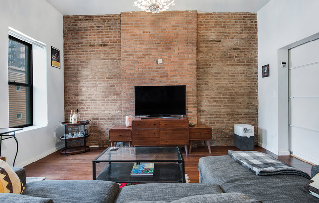 320 W 47th St
