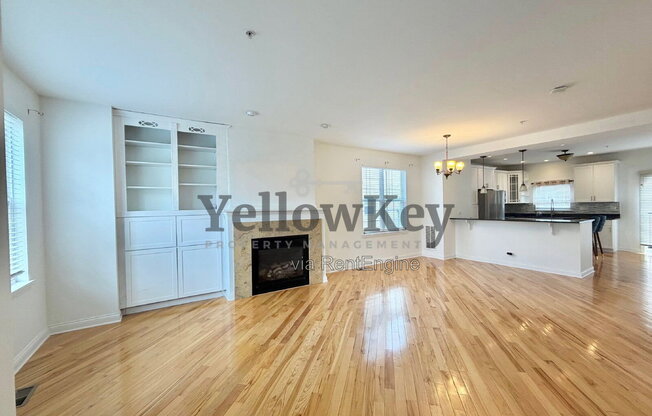 104 S MYRTLE AVE