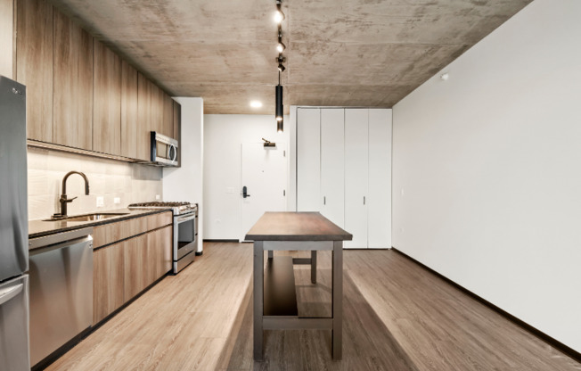 1448 W RANDOLPH