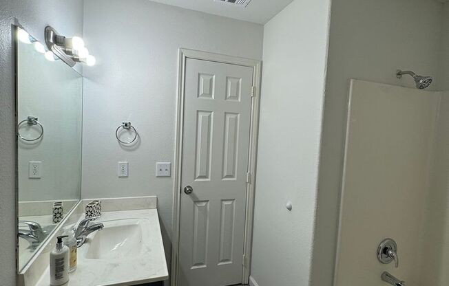 2 beds, 1 bath, $745, Unit Apt. 6