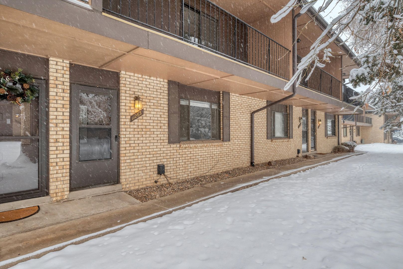 Bright & Spacious Townhome in Lakewood 2bd 2ba