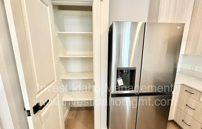 1 bed, 1 bath, 712 sqft, $1,275, Unit 4