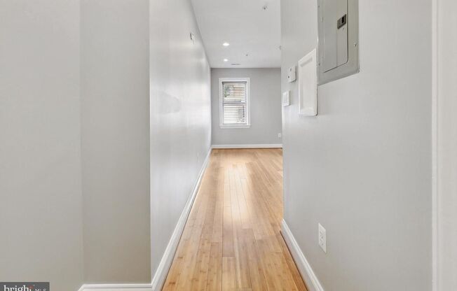 Modern 1BR Condo w/ Parking option in Columbia Heights – Prime Location!