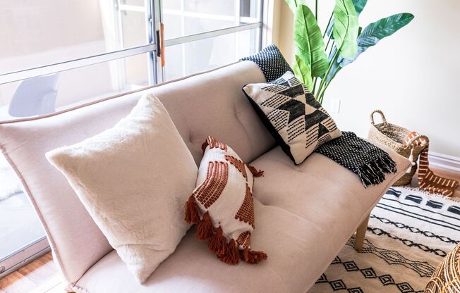 1 bed, 1 bath, 734 sqft, $1,276, Unit 410