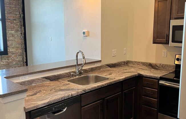 Studio, 1 bath, 687 sqft, $895, Unit 206