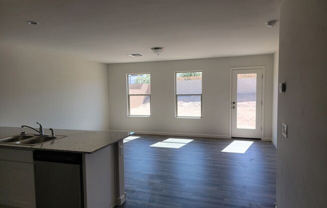 1st MONTH'S RENT FREE!!  4 Bedroom House in Bullhead City