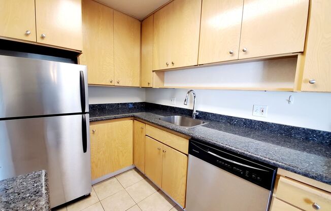 Top floor Woodlake unit with lake view