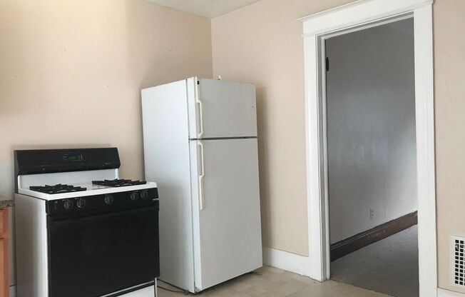 1 bed, 1 bath, $800, Unit 943 Dewey UP