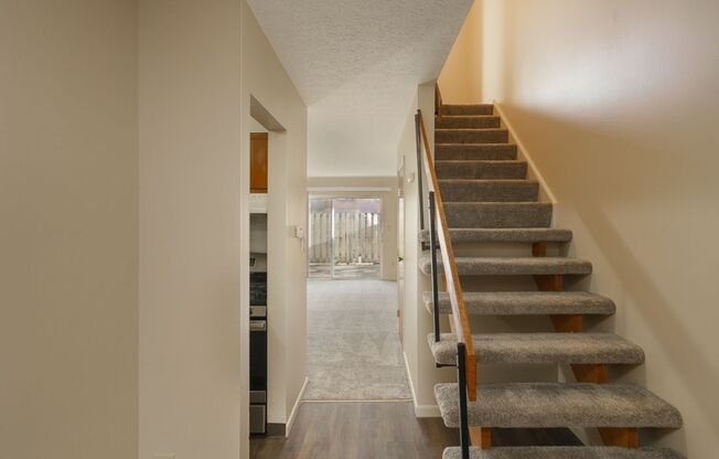 2 beds, 1.5 baths, $1,350, Unit 773 E Thurber Dr Apt. C