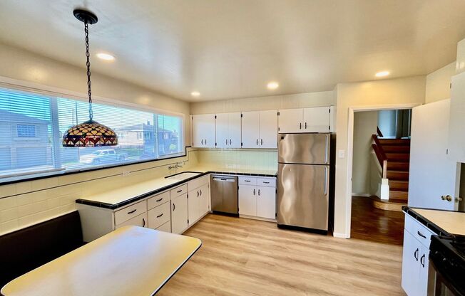 GORGEOUS, BEAUTIFULLY MAINTAINED 3 BED/2 BATH HOUSE WITH GARAGE!!!